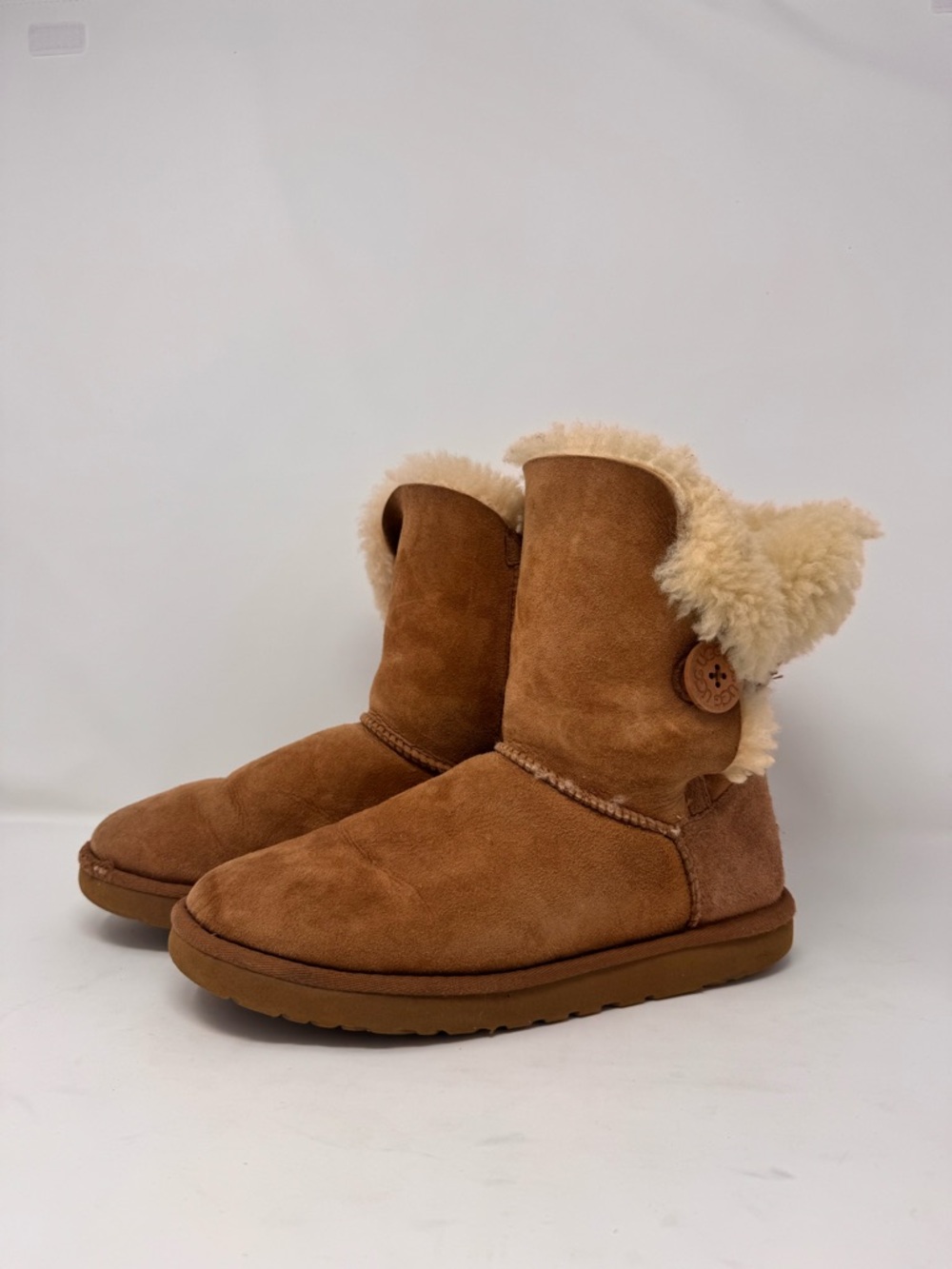 Ugg Size 8 Bailey Button Chestnut Brown Suede y2k Sheepskin Short Mini Boots